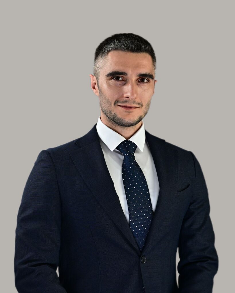 Jakob Engl Bisignano Rechtsanwalt Porträt Bozen St Lorenzen Bruneck Verwaltungsrecht Zivilrecht Immobilienrecht Baurecht Gesellschaftsrecht Wirtschaftsrecht Vertragsrecht Versicherungsrecht Haftungsrecht Erbrecht Nachlassplanung Agrarrecht Inkasso Zwangsvollstreckung Insolvenzrecht Schuldenrestrukturierung Familienrecht Jugendstrafrecht Rechtsberatung Unternehmen öffentliche Institutionen Prozessvertretung FEB Law